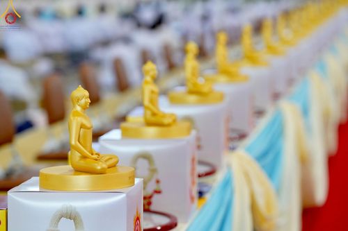 ภาพ No.60394:การต้อนรับพระสังฆาธิการ 10,000 กว่าวัดทั่วประเทศ พิธีมอบปัจจัยช่วยเหลือครู 4 จังหวัดชายแดนภาคใต้ พิธีปฏิบัติธรรม ในวันคุ้มครองโลก วันจันทร์ที่ 22 เมษายน พ.ศ.2567 ณ วัดพระธรรมกาย จ.ปทุมธานี