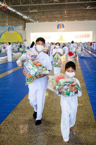 ภาพ No.205932:พิธีตักบาตร และ พิธีบูชาข้าวพระ ในวันอาทิตย์ต้นเดือน 2 กุมภาพันธ์ พ.ศ. 2568 ณ สภาธรรมกายสากล วัดพระธรรมกาย