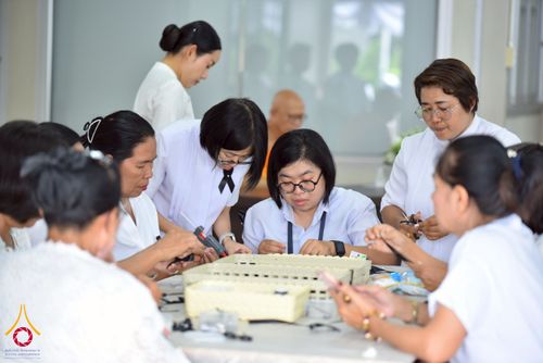 ภาพ No.267637:วันที่ 7 พฤศจิกายน พ.ศ. 2568 พสกนิกรอำเภอคลองหลวง รวมใจบำเพ็ญกุศลปัณรสมวาร (15 วัน) อุทิศถวายเป็นพระราชกุศลแด่ “สมเด็จพระพันปีหลวง” ณ วัดพระธรรมกาย