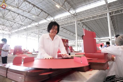 ภาพ No.210951:วันที่ 15 มีนาคม พ.ศ. 2568  บุญบรรจุกล่องไทยธรรม เพื่อถวายแด่พระสังฆาธิการ 40,000 กว่าวัดทั่วไทย ในวันคุ้มครองโลก 22 เมษายน พ.ศ. 2568