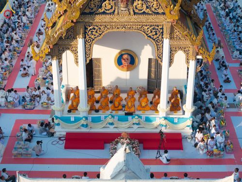 ภาพ No.197716:พิธีตักบาตรพระธรรมยาตรา ณ อนุสรณ์สถานลำดับที่ 4 สถานที่เกิดด้วยกายธรรม วัดโบสถ์(บน) ต.บางคูเวียง จ.นนทบุรี ในโครงการธรรมยาตรา กตัญญูบูชา มหาปูชนียาจารย์ พระมงคลเทพมุนี(สด จนฺทสโร) พระผู้ปราบมาร อนุสรณ์สถาน 7 แห่ง ปีที่ 13 วันที่ 19 มกราคม พ.ศ. 2568