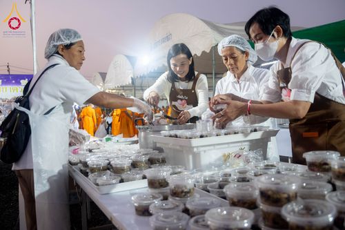 ภาพ No.296652:วันที่ 18 มกราคม พ.ศ. 2569 พิธีถวายภัตตาหารเป็นสังฆทาน แด่พระธรรมยาตรา ณ วัดโบสถ์บน ต.บางคูเวียง จ.นนทบุรี อนุสรณ์สถานลำดับที่ 4 สถานที่เกิดด้วยกายธรรม ในโครงการธรรมยาตรา กตัญญูบูชา มหาปูชนียาจารย์ พระมงคลเทพมุนี(สด จนฺทสโร) พระผู้ปราบมาร อนุสรณ์สถาน 7 แ