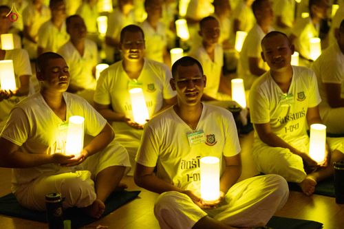 ภาพ No.341558:วันที่ 26 กรกฎาคม พ.ศ. 2569 โครงการพัฒนาคุณธรรม จริยธรรม สำหรับนักเรียนนายสิบตำรวจ (นสต.) รุ่นที่ 17 ศูนย์ฝึกอบรมตำรวจภูธรภาค 1 ได้จัดกิจกรรม  จุดเทียนรวมใจและปฏิบัติธรรมเจริญสมาธิภาวนา เพื่อน้อมอุทิศถวายเป็นพระราชกุศลฯ ณ ศูนย์ปฏิบัติธรรมเวิล์ดพีช วัลเล่