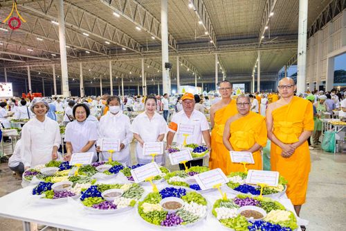 ภาพ No.302993:วันที่ 26 มกราคม พ.ศ. 2569 พิธีถวายภัตตาหารเป็นสังฆทาน แด่พระธรรมยาตรา ณ วัดพระธรรมกาย  จังหวัดปทุมธานี ในโครงการธรรมยาตรา กตัญญูบูชา มหาปูชนียาจารย์ พระมงคลเทพมุนี(สด จนฺทสโร) พระผู้ปราบมาร อนุสรณ์สถาน 7 แห่ง ปีที่ 14