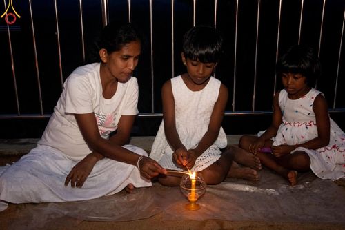 ภาพ No.141253:PhotoStory มหาศรัทธา ธรรมยาตราศรีลังกา EP.6 พิธีจุดวิสาขประทีป 6 วัด ถวายเป็น พุทธบูชา  โครงการสยาม-ลังกา ธรรมยาตรา  ฉลองเทศกาลวิสาขบูชาแห่งชาติ ศรีลังกา  บูชาธรรม 80 ปี หลวงพ่อธัมมชโย วันที่ 16 พฤษภาคม พ.ศ. 2567