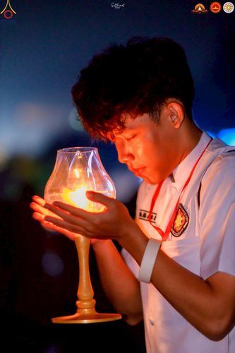 ภาพ No.224684:วันจันทร์ที่ 12 พฤษภาคม พ.ศ. 2568  ชาวพุทธในอินโดนีเซีย ร่วมฉลองวิสาขบูชาจุดประทีปกว่า 200,000 ดวง ณ พระมหาเจดีย์บรมพุทโธ  เจริญพุทธมนต์ถวาย “พระวชิรเกล้าเจ้าอยู่หัว”