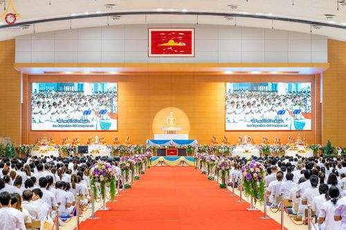 ภาพ No.139271:พิธีตักบาตร , พิธีบูชาข้าวพระ ณ ห้องแก้วสารพัด 1 สภาธรรมกายสากล วัดพระธรรมกาย วันอาทิตย์ต้นเดือนที่ 2 มิถุนายน พ.ศ. 2567