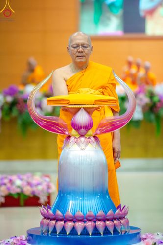 ภาพ No.154705:พิธีทอดผ้าป่าสมทบกฐินวัดพระธรรมกาย และสมทบกฐิน 30,000 วัดทั่วไทย ครั้งที่ 2 ณ สภาธรรมกายสากล วัดพระธรรมกาย วันอังคารที่ 17 กันยายน พ.ศ. 2567