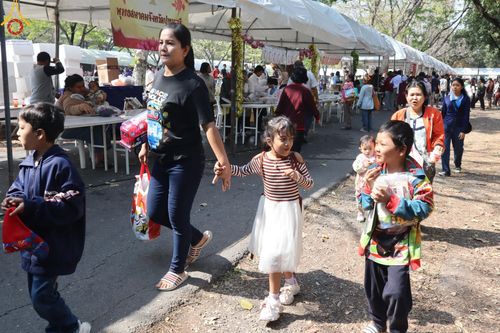 ภาพ No.194071:วัดพระธรรมกาย จัดงานวันเด็กแห่งชาติ ประจำปี พ.ศ.2568 ออกร้านอาหาร 200 ร้าน มอบของขวัญหลายหมื่นชิ้น วันที่ 12 มกราคม พ.ศ. 2568 วัดพระธรรมกาย อ.คลองหลวง จ.ปทุมธานี