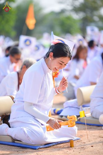 ภาพ No.327393:วันศุกร์ที่ 1 พฤษภาคม พ.ศ.2569 พิธีทอดผ้าป่า โปรยรัตนชาติ ตอกเสาเข็มมงคลต้นแรก สถาปนา “องค์พระเจดีย์เพื่อสร้างสันติภาพโลก” (แห่งแรกของภาคอีสาน) ณ ธุดงคสถานอำนาจเจริญ  อ.เมือง จ.อำนาจเจริญ