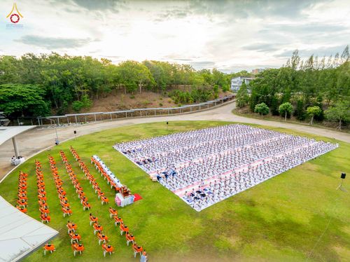 ภาพ No.341004:วันที่ 26 กรกฎาคม พ.ศ. 2569 โครงการพัฒนาคุณธรรม จริยธรรม สำหรับนักเรียนนายสิบตำรวจ (นสต.) รุ่นที่ 17 ศูนย์ฝึกอบรมตำรวจภูธรภาค 1 ได้จัดกิจกรรม ตักบาตรเพื่อน้อมอุทิศถวายเพื่อเป็นพระราชกุศลฯ  และปฏิบัติธรรม ติวธรรมมะ ณ ศูนย์ปฏิบัติธรรมเวิล์ดพีช วัลเล่ย์ (Wo
