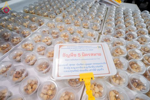 ภาพ No.291415:วันที่ 10 มกราคม พ.ศ. 2569 พิธีถวายภัตตาหารเป็นสังฆทาน แด่พระธรรมยาตรา ณ อนุสรณ์สถานคลองบางนางแท่น อ.สามพราน จ.นครปฐม ในโครงการธรรมยาตรา กตัญญูบูชา มหาปูชนียาจารย์ พระมงคลเทพมุนี(สด จนฺทสโร) พระผู้ปราบมาร อนุสรณ์สถาน 7 แห่ง ปีที่ 14