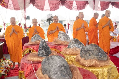 ภาพ No.82127:พิธีกลั่นแผ่นดินเพื่อสร้าง BOROBUDUR INNER PEACE SANCTURY ในวันเสาร์ที่ 3 มิ.ย. พ.ศ.2566 ณ ประเทศอินโดนีเซีย