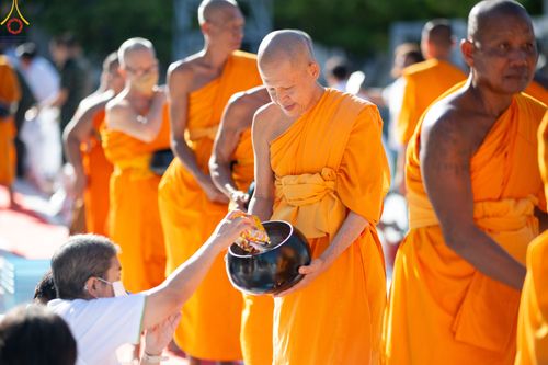 ภาพ No.83158:พิธีถวายสังฆทาน 323 วัด 4 จังหวัดชายแดนภาคใต้ ปีที่ 19 ครั้งที่ 163 พิธีมอบกองทุนหนุนแรงใจช่วยครูใต้ ปีที่ 16 ครั้งที่ 128  และพิธีทำบุญอุทิศส่วนกุศลให้ผู้วายชนม์ ในวันเสาร์ที่ 8 กรกฎาคม พ.ศ. 2566 ณ หอประชุม อาคารพระสุทธิสมณวัตรานุสรณ์   วัดมุจลินทวาปีวิ