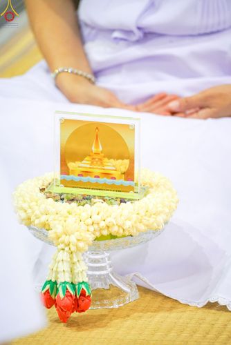 ภาพ No.78982:พิธีวางแผ่นจารึกชื่อ และพิธีวางพวงมาลัยสักการะพระบรมพุทธเจ้า ณ สภาธรรมกายสากล วัดพระธรรมกาย วันที่ 2 เมษายน พ.ศ. 2566