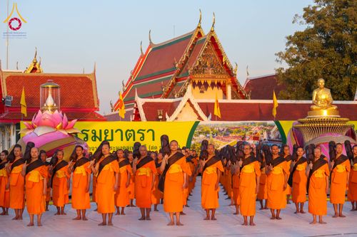 ภาพ No.294690:วันอาทิตย์ที่ 14 ธันวาคม พ.ศ.2568 พระธรรมยาตราปฏิบัติธรรมและถ่ายภาพหมู่ประวัติศาสตร์ ณ วัดสองพี่น้อง ต.ต้นตาล อ.สองพี่น้อง จ.สุพรรณบุรี ในโครงการธรรมยาตรา กตัญญูบูชา มหาปูชนียาจารย์ พระมงคลเทพมุนี(สด จนฺทสโร) พระผู้ปราบมาร อนุสรณ์สถาน 7 แห่ง ปีที่ 14