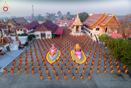 ภาพ No.297374:วันที่ 15 มกราคม พ.ศ.2569 พระธรรมยาตราปฏิบัติธรรมและถ่ายภาพหมู่ประวัติศาสตร์ อนุสรณ์สถานลำดับที่ 4 สถานที่เกิดด้วยกายธรรม  ณ วัดโบสถ์บน ต.บางคูเวียง จ.นนทบุรี ในโครงการธรรมยาตรา กตัญญูบูชา มหาปูชนียาจารย์ พระมงคลเทพมุนี(สด จนฺทสโร) พระผู้ปราบมาร อนุสรณ์ส