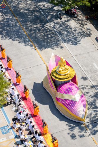 ภาพ No.304587:วันที่ 25 มกราคม พ.ศ. 2569 พิธีต้อนรับพระธรรมยาตรา (ภาพชุดที่ 2) รร.สามัคคีราษฏร์บำรุง-วัดพระธรรมกาย ในโครงการธรรมยาตรา กตัญญูบูชา มหาปูชนียาจารย์ พระมงคลเทพมุนี(สด จนฺทสโร) พระผู้ปราบมาร อนุสรณ์สถาน 7 แห่ง ปีที่ 14