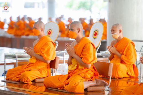 ภาพ No.90553:พิธีบุพเปตพลี  ครั้งที่ 141 ร่วมอุทิศบุญแด่หมู่ญาติที่ล่วงลับไปแล้ว และสืบทอดอายุพระพุทธศาสนา วันพฤหัสบดีที่ 14 ตุลาคม พ.ศ.2566 วันพระแรม 15 ค่ำ เดือน 10 ณ หอฉันคุณยายอาจารย์ฯ วัดพระธรรมกาย