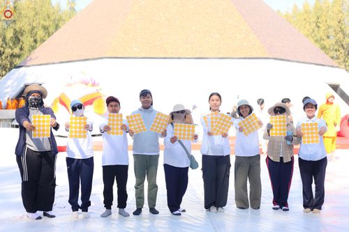ภาพ No.300510:ภาพเบื้องหลังอาสาสมัครรวมใจ ชุดที่ 3 ในโครงการธรรมยาตรา กตัญญูบูชา มหาปูชนียาจารย์ พระมงคลเทพมุนี(สด จนฺทสโร) พระผู้ปราบมาร อนุสรณ์สถาน 7 แห่ง ปีที่ 14