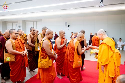 ภาพ No.325600:วันที่ 24 เมษายน พ.ศ.2569 หลวงพ่อทัตตชีโว รองเจ้าอาวาสวัดพระธรรมกาย ถวายการต้อนรับและปฏิสันถารคณะสงฆ์เมียนมาร์