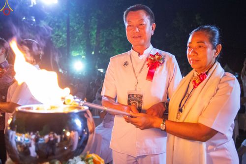 ภาพ No.82050:พิธีจุดวิสาขประทีป 22,000 ดวงและโคมลอย 3,000 ดวง ( Festival  lampion Vesak Indonesia) ณ มหาเจดียบรมพุทโธ อินโดนีเซีย  วันอาทิตย์ที่ 4 มิ.ย. พ.ศ.2566