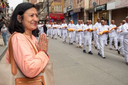 ภาพ No.77692:พิธีตัดปอยผมและปลงผมนาคธรรมทายาท ในโครงการบรรพชาสามเณรหมู่ ประเทศเนปาล วันที่ 11 มีนาคม พ.ศ.2566