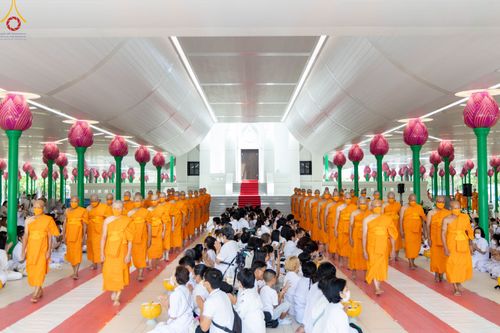 ภาพ No.82730:พิธีเวียนประทักษิณ, พิธีวันทาเจดีย์ ณ มหาธรรมกายเจดีย์  พิธีบรรพชาหมู่พระพี่เลี้ยงเข้าพรรษา, ธรรมทายาทอุดมศึกษา รุ่นที่ 50(ภาคฤดูฝน) และธรรมทายาทพุทธศาสตร์สากล รุ่นที่ 7 (ภาคฤดูฝน) วันเสาร์ที่ 17 มิถุนายน พ.ศ. 2566 ณ  โบสถ์พระไตรปิฎก วัดพระธรรมกาย จ.ปทุม