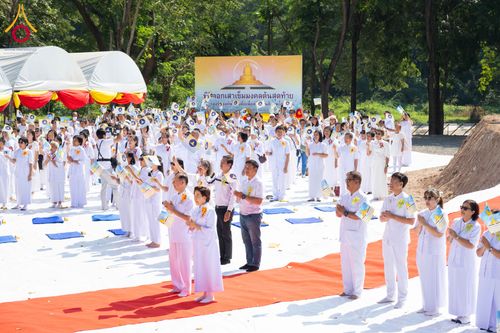 ภาพ No.285811:วันพุธที่ 10 ธันวาคม พ.ศ.2568  พิธีตอกเสาเข็มมงคลต้นสุดท้าย รองรับองค์พระเจดีย์เพื่อสร้างสันติภาพโลก ณ ศูนย์ปฏิบัติธรรมและศูนย์อบรมเยาวชน ชัยนาท
