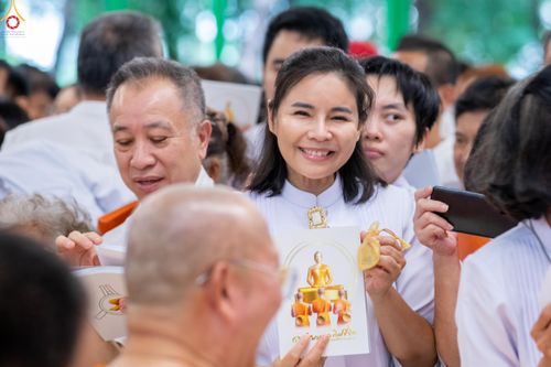 ภาพ No.330916:วันวิสาขบูชา อาทิตย์ที่ 31 พฤษภาคม พ.ศ.2569 พิธีบรรพชาสามเณรอุบาสก 11 ท่าน , พิธีถวายบาตรผ้าไตร และจตุปัจจัยไทยธรรม แด่สามเณร , พิธีอุปสมบทอุทิศชีวิต , พิธีกล่าวคำกัปปิยภัณฑ์  ณ อุโบสถพระไตรปิฎก วัดพระธรรมกาย จังหวัดปทุมธานี