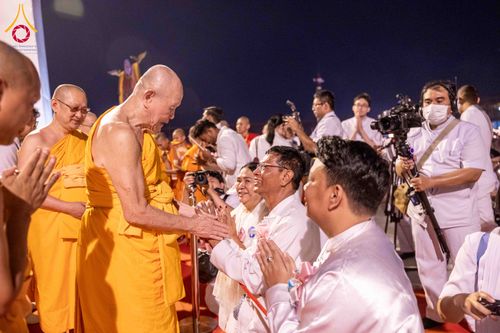 ภาพ No.312464:วันอังคารที่ 3 มีนาคม พ.ศ.2569 พิธีเวียนประทักษิณและจุดมาฆประทีป (ภาพชุดที่ 2) ณ ลานธรรมพระมหาธรรมกายเจดีย์ วัดพระธรรมกาย