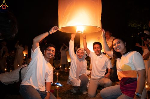 ภาพ No.82081:พิธีจุดวิสาขประทีป 22,000 ดวงและโคมลอย 3,000 ดวง ( Festival  lampion Vesak Indonesia) ณ มหาเจดียบรมพุทโธ อินโดนีเซีย  วันอาทิตย์ที่ 4 มิ.ย. พ.ศ.2566