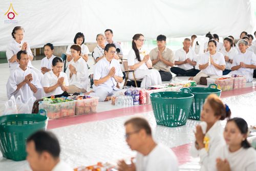 ภาพ No.336063:วันที่ 20 มิถุนายน พ.ศ. 2569 พิธีตักบาตรฉลองพระใหม่ โครงการอุปสมบทธรรมทายาทอุดมศึกษา รุ่นที่ 53