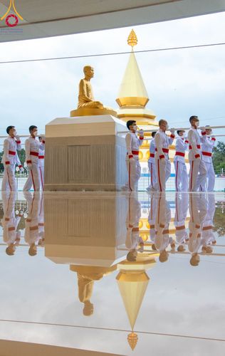 ภาพ No.89179:พิธีอัญเชิญรูปหล่อทองคำ  คุณยายอาจารย์มหารัตนอุบาสิกาจันทร์ ขนนกยูง เพื่อประดิษฐาน ณ มหาวิหารคุณยายอาจารย์ฯ เนื่องในวันครูผู้ค้นพบวิชชาธรรมกาย วันศุกร์ที่ 29 กันยายน พ.ศ. 2566