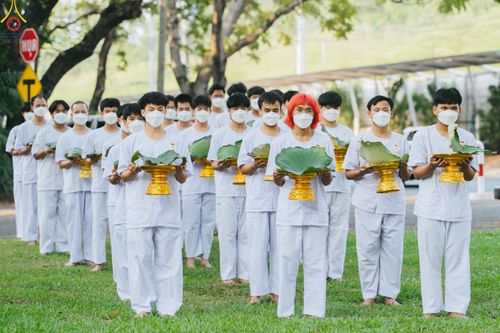 ภาพ No.80036:พิธีตัดปอยผมและปลงผมนาคธรรมทายาท โครงการอุปสมบทหมู่ธรรมทายาท พุทธศาสตร์สากลรุ่นที่ 7 (ภาคฤดูร้อน) วันอาทิตย์ที่ 9 เมษายน พ.ศ.2566