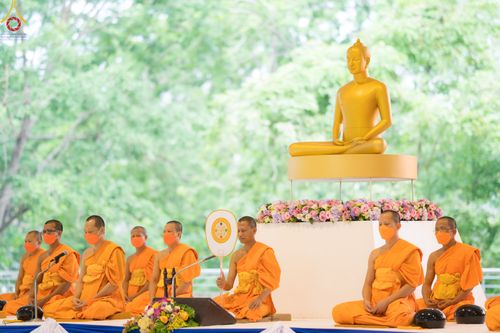 ภาพ No.80266:พิธีตักบาตรฉลองพระใหม่ ในโครงการบรรพชาอุปสมบทหมู่วันคุ้มครองโลก ณ สภาธรรมกายสากล วัดพระธรรมกาย วันอาทิตย์ที่ 16 เมษายน พ.ศ.2566