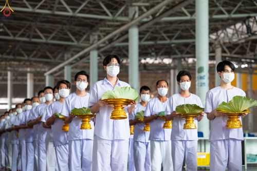 ภาพ No.83536:พิธีตัดปอยผมและปลงผม ในโครงการบรรพชาอุปสมบทหมู่ ธรรมทายาทรุ่นเข้าพรรษา ณ วัดพระธรรมกาย วันอาทิตย์ที่ 16 กรกฎาคม พ.ศ.2566