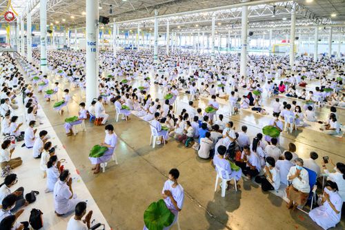 พิธีปลงผมนาคธรรมทายาท โครงการอบรมยุวธรรมทายาท มัชฌิมธรรมทายาท และธรรมทายาทรุ่นอุดมศึกษา ณ สภาธรรมกายสากล วัดพระธรรมกาย วันเสาร์ที่ 1 เมษายน พ.ศ. 2566