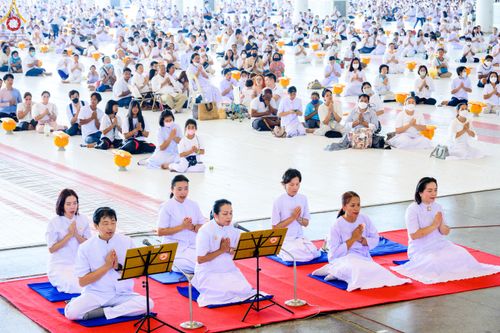 ภาพ No.79309:พิธีขอขมา มอบบาตรและผ้าไตร ในโครงการบรรพชาสามเณรฟื้นฟูพระพุทธศาสนาทั่วไทย โครงการอบรมยุวธรรมทายาท มัชฌิมธรรมทายาท และธรรมทายาทรุ่นอุดมศึกษา ณ สภาธรรมกายสากล วัดพระธรรมกาย วันเสาร์ที่ 1 เมษายน พ.ศ. 2566