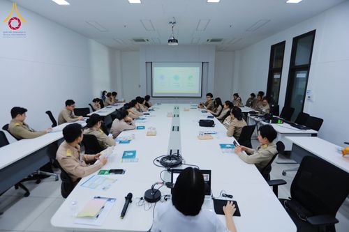 ภาพ No.311609:วันจันทร์ที่ 23 กุมภาพันธ์ พ.ศ. 2569 เปิดโลกทัศน์ผู้บริหารสถานศึกษายุคใหม่ เรียนรู้ต้นแบบการพัฒนาคนผ่านพลัง “บวร–V-Star” ผู้เข้ารับการพัฒนาตามโครงการ สพฐ. ศึกษาดูงานวัดพระธรรมกาย เสริมภาวะผู้นำคุณธรรมสู่การบริหารโรงเรียนอย่างยั่งยืน ณ อาคาร 100 ปี คุณยาย