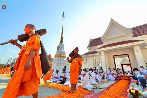 ภาพ No.72282:พิธีต้อนรับพระธรรมยาตรา ในโครงการธรรมยาตรากตัญญูบูชา มหาปูชนียาจารย์ พระมงคลเทพมุนี(สด จนฺทสโร) พระผู้ปราบมาร อนุสรณ์สถาน 7 แห่ง ปีที่ 11 วันที่ 18 มกราคม พ.ศ. 2566 ณ อนุสรณ์สถานลำดับที่ 4 สถานที่เกิดด้วยกายธรรม วัดโบสถ์ (บน) บางคูเวียง อ.บางกรวย จ.นนทบุ