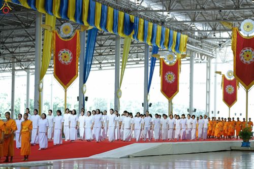 ภาพ No.338969:วันอาทิตย์ที่ 12 กรกฎาคม พ.ศ.2569 พิธีมุทิตาผู้สอบได้เปรียญธรรม ประโยค 1-2 ถึง ป.ธ.9 และ บ.ศ.1-2 ถึง บ.ศ.6 สำนักศาสนศึกษาวัดพระธรรมกาย ประจำปี 2569, พิธีมอบตราตั้งแต่งตั้งอาจารย์ใหญ่ สำนักศาสนศึกษาวัดพระธรรมกาย