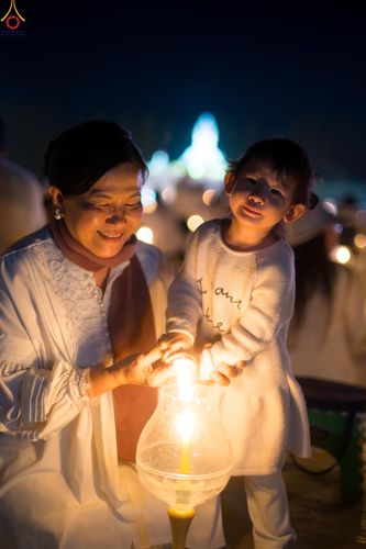 ภาพ No.292185:วันที่ 10 มกราคม พ.ศ. 2569 พิธีจุดประทีปถวายเป็นพุทธบูชา และบูชาธรรมมหาปูชนียาจารย์  ณ อนุสรณ์สถานคลองบางนางแท่น อ.สามพราน จ.นครปฐม ในโครงการธรรมยาตรา กตัญญูบูชา มหาปูชนียาจารย์ พระมงคลเทพมุนี(สด จนฺทสโร) พระผู้ปราบมาร อนุสรณ์สถาน 7 แห่ง ปีที่ 14