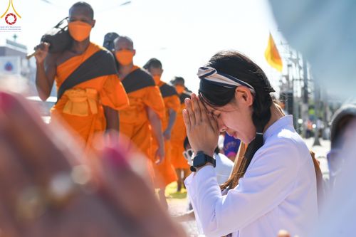 ภาพ No.105679:พิธีต้อนรับพระธรรมยาตรา ในโครงการธรรมยาตรากตัญญูบูชา มหาปูชนียาจารย์ พระมงคลเทพมุนี(สด จนฺทสโร) พระผู้ปราบมาร อนุสรณ์สถาน 7 แห่ง ปีที่ 12 วันที่ 3 มกราคม พ.ศ. 2567 ณ อนุสรณ์สถานโลตัสแลนด์ จ.สุพรรณบุรี
