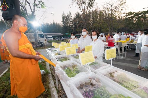 ภาพ No.71465:พิธีถวายภัตตาหารเป็นสังฆทาน แด่คณะพระธรรมยาตราฯ ในโครงการธรรมยาตรากตัญญูบูชา มหาปูชนียาจารย์ พระมงคลเทพมุนี(สด จนฺทสโร) พระผู้ปราบมาร อนุสรณ์สถาน 7 แห่ง ปีที่ 11 วันที่ 16 มกราคม พ.ศ. 2566