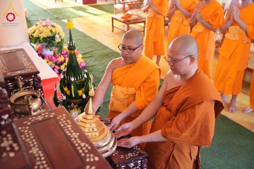 ภาพ No.323287:วันอาทิตย์ที่ 19 เมษายน พ.ศ. 2569 พิธีเจริญพระพุทธมนต์สมโภช “พระพุทธเมตตา” อัญเชิญพระบรมสารีริกธาตุ เพื่อบรรจุและประดิษฐาน ณ เกศมาลา “พระพุทธเมตตา” พระประธานในศาลาการเปรียญวัดหนองเต่า ณ วัดหนองเต่า ต.บึงพะไล อ.แก้งสนามนาง จ.นครราชสีมา