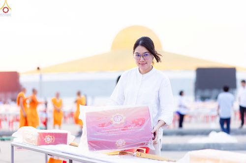 ภาพ No.322804:วันที่ 15-18 เมษายน พ.ศ.2569 การเเตรียมโต๊ะฉัน , เตรียมจุดพักค้าง , เรียงเก้าอี้ , เรียงกล่องไทยธรรม  เพื่องานถวายมหาสังฆทาน 40,000 กว่าวัดทั่วประเทศ วันคุ้มครองโลก 22 เมษายน พ.ศ.2569 วัดพระธรรมกาย