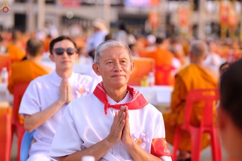 ภาพ No.324660:วันที่ 22 เมษายน พ.ศ.2569 (วันคุ้มครองโลก) บรรยากาศสาธุชน ในงานถวายมหาสังฆทาน 40,000 กว่าวัดทั่วประเทศ ณ ลานธรรม วัดพระธรรมกาย