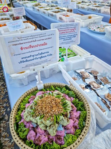 ภาพ No.106052:พิธีถวายภัตตาหารเป็นสังฆทาน แด่คณะพระธรรมยาตราฯ ในโครงการธรรมยาตรากตัญญูบูชา มหาปูชนียาจารย์ พระมงคลเทพมุนี(สด จนฺทสโร) พระผู้ปราบมาร อนุสรณ์สถาน 7 แห่ง ปีที่ 12 วันที่ 3 มกราคม พ.ศ. 2567 ณ อนุสรณ์สถานโลตัสแลนด์ จ.สุพรรณบุรี