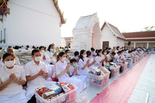 ภาพ No.73575:พิธีตักบาตรพระธรรมยาตราฯ ในโครงการธรรมยาตรากตัญญูบูชา มหาปูชนียาจารย์ พระมงคลเทพมุนี(สด จนฺทสโร) พระผู้ปราบมาร ปีที่ 11 ณ อนุสรณ์สถานลำดับที่ 4 สถานที่เกิดด้วยกายธรรม วัดโบสถ์ (บน) บางคูเวียง อ.บางกรวย จ.นนทบุรี วันที่ 22 มกราคม พ.ศ. 2566